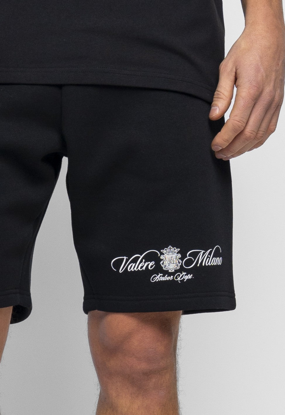 Devaro Black Essentials Set (T-Shirt, Short & Sweatshirt)