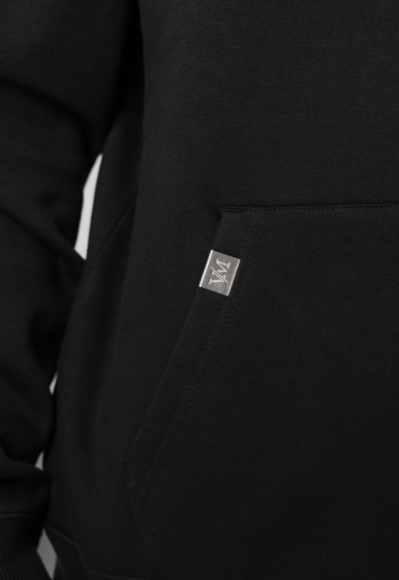 AZIONE BLACK HOODIE