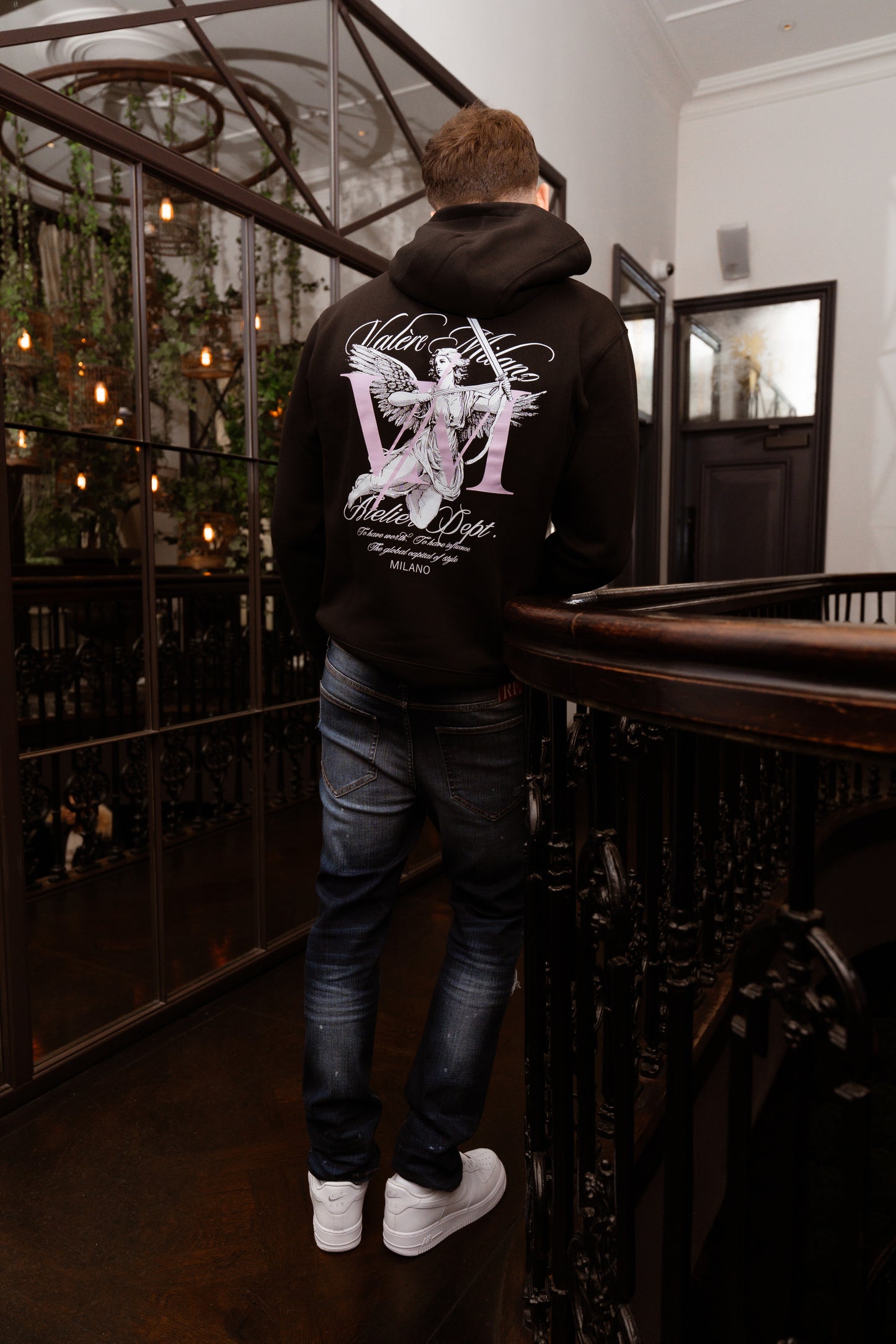 VITA BLACK HOODIE