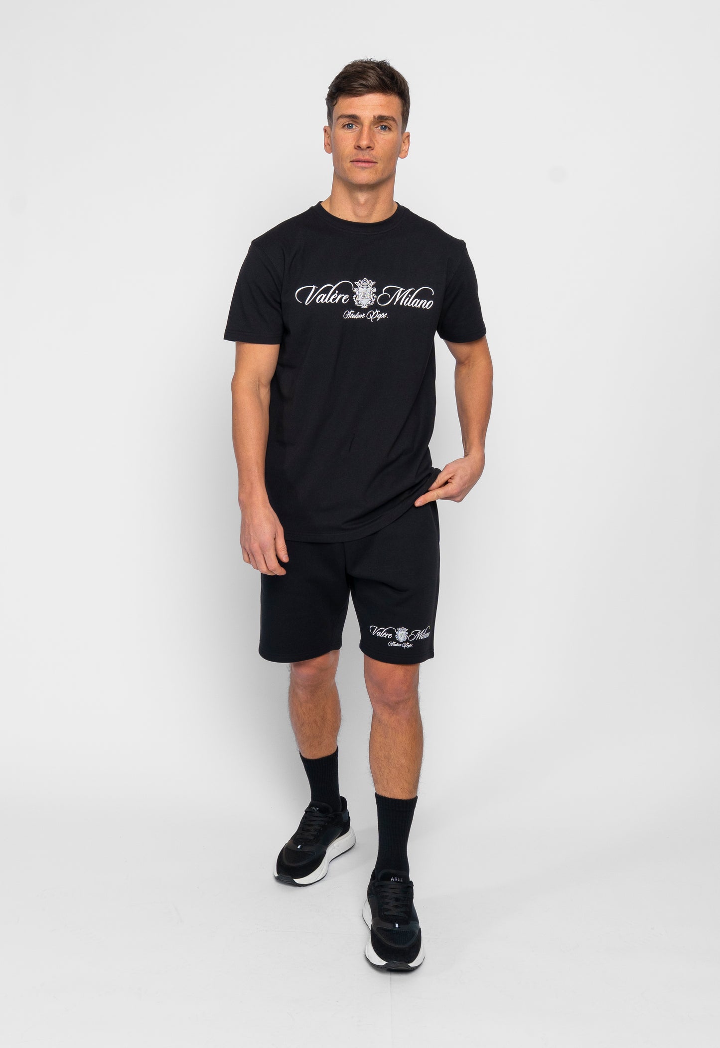 Devaro Black Essentials Set (T-Shirt, Short & Sweatshirt)