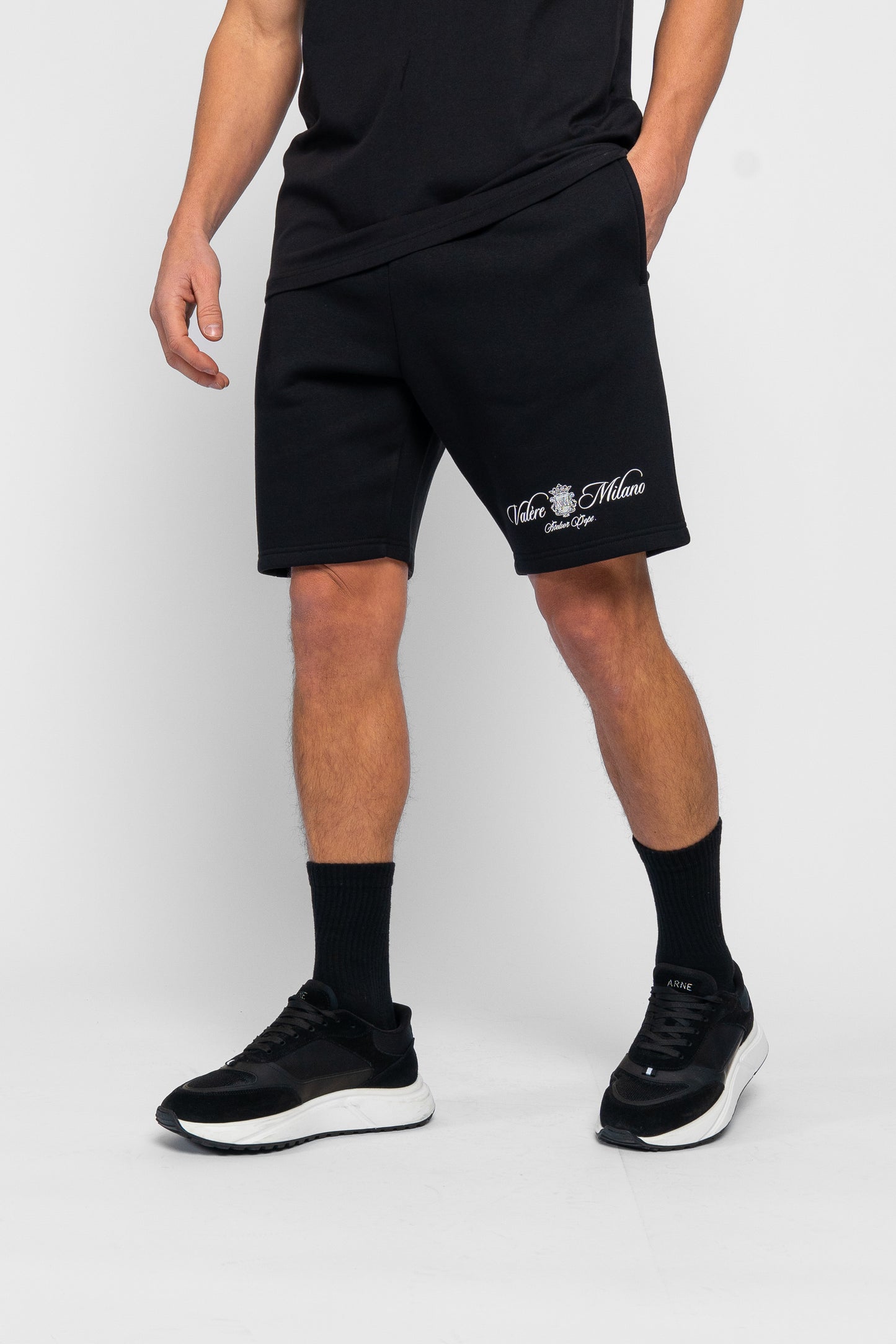 DEVARO BLACK SHORT