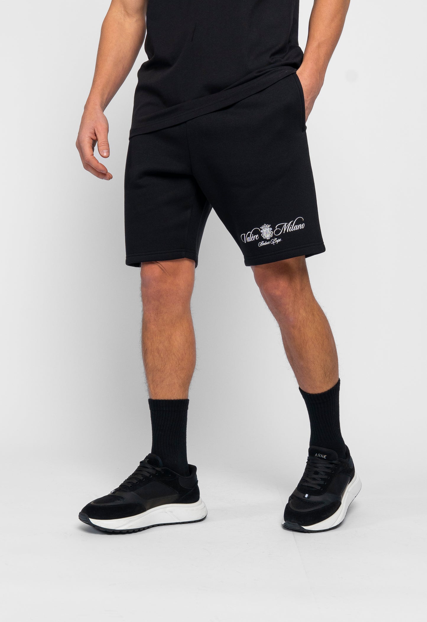 Devaro Black Essentials Set (T-Shirt, Short & Sweatshirt)
