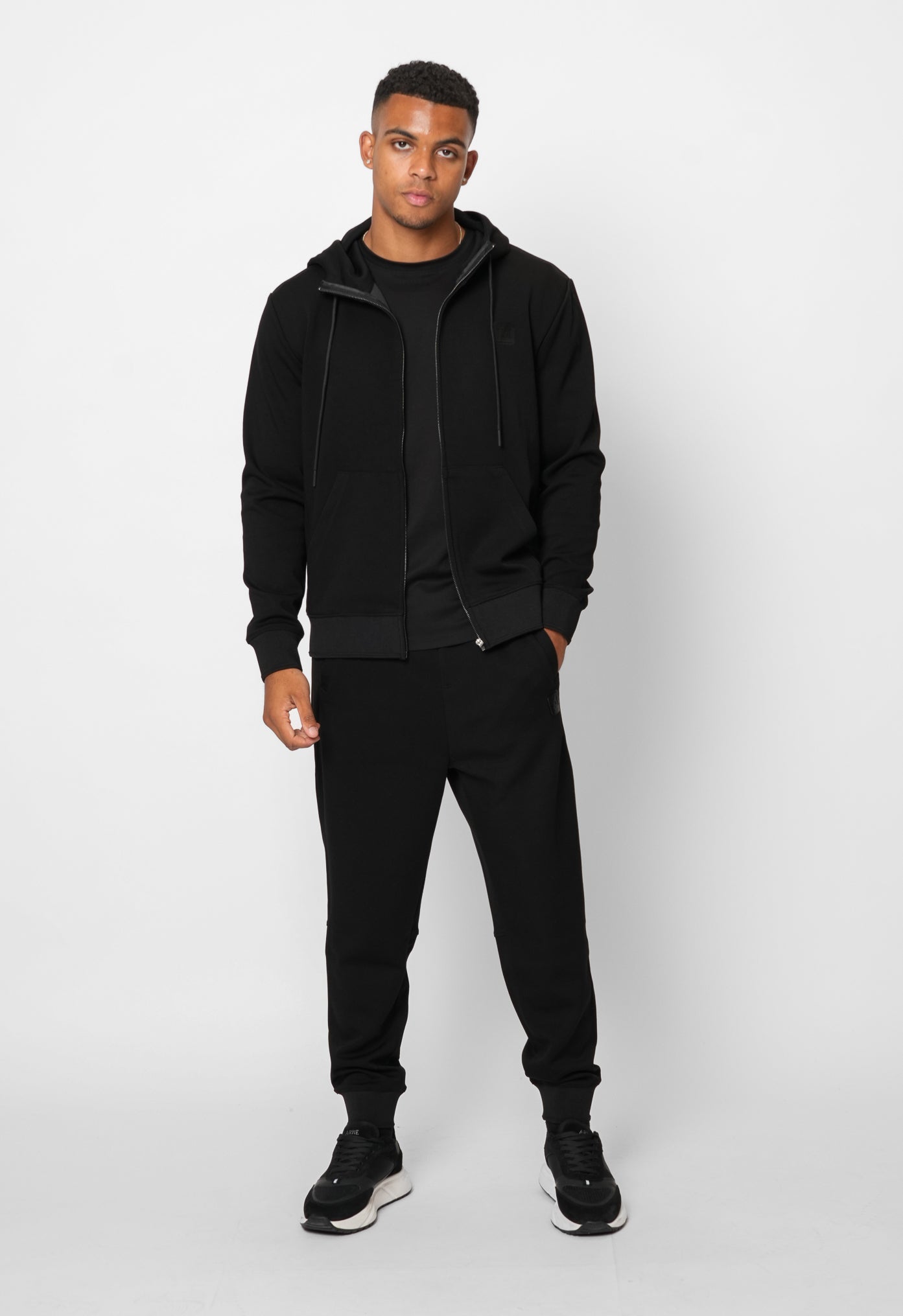 LUXE BLACK JOGGER