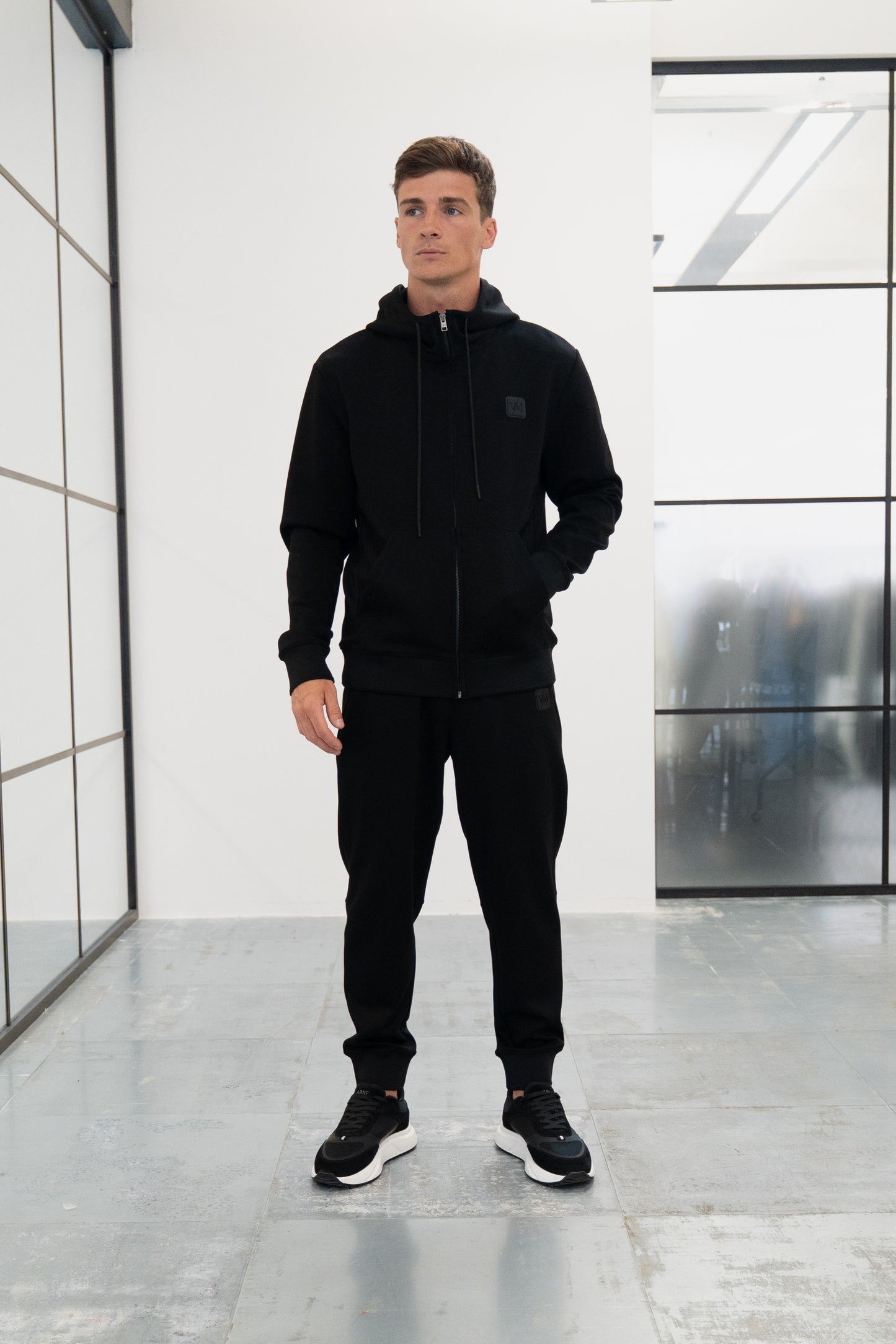 LUXE BLACK JOGGER
