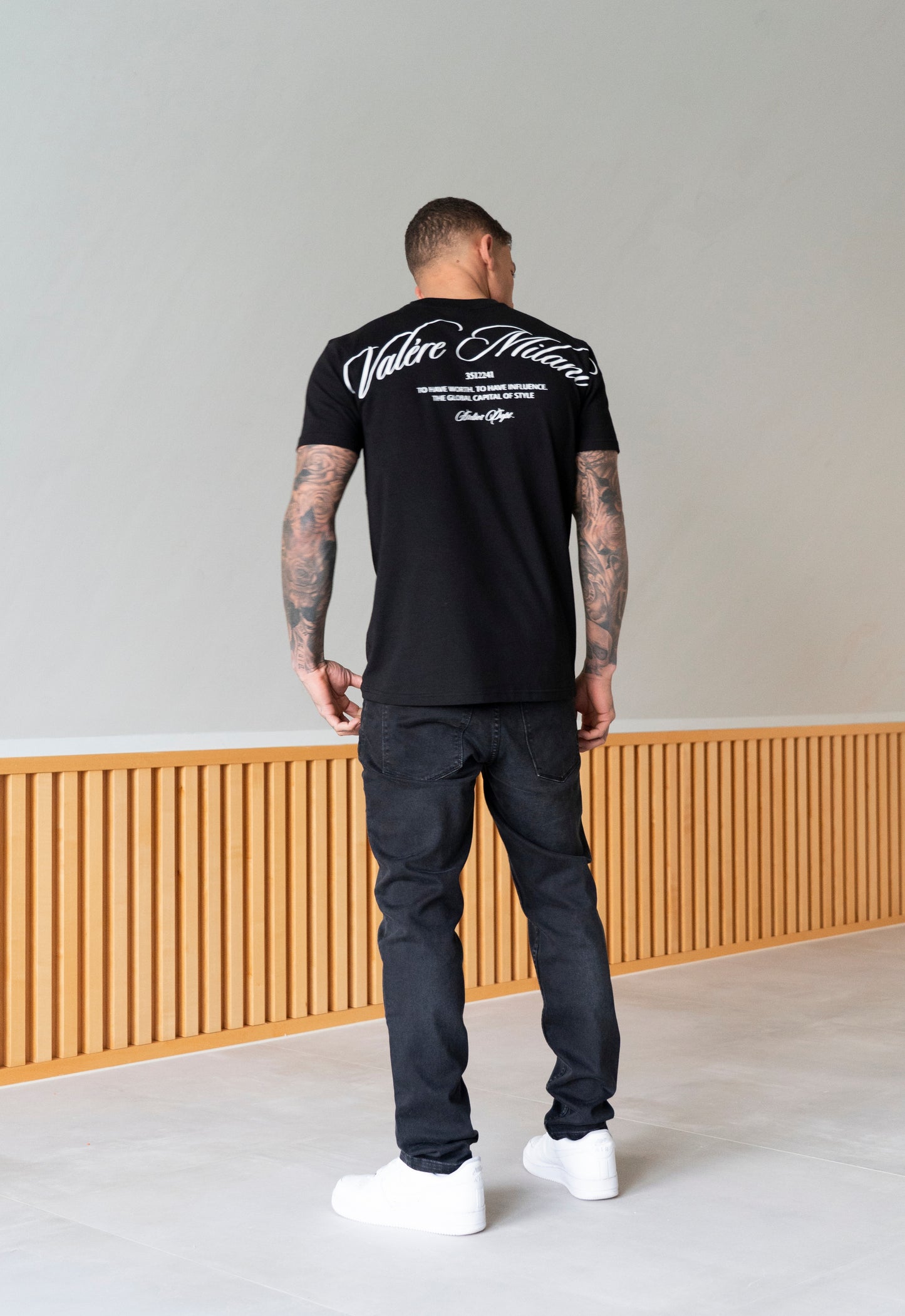 AVIC BLACK TEE